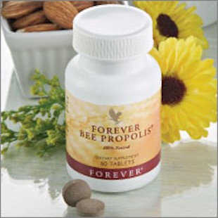 Bee Propolis made by bees and its benefits